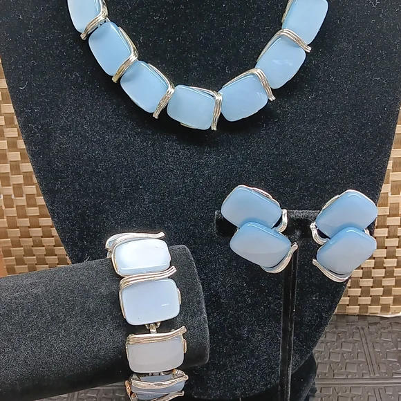 Chic Silver and Blue Necklace Set